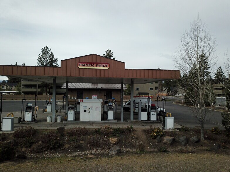 More Photos Of 1045 W Rail Way, Sisters Carwash For Sale