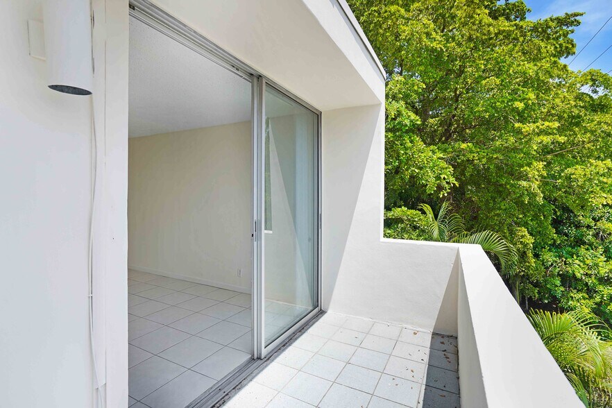 More Photos Of 100 SE 21 St, Fort Lauderdale Apartments For Sale