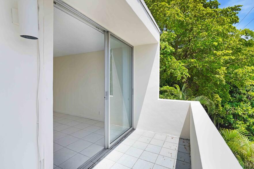 More Photos Of 100 SE 21 St, Fort Lauderdale Apartments For Sale
