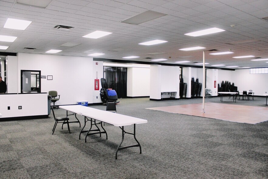 More Photos Of 651 E Main St, Dayton Office For Sale