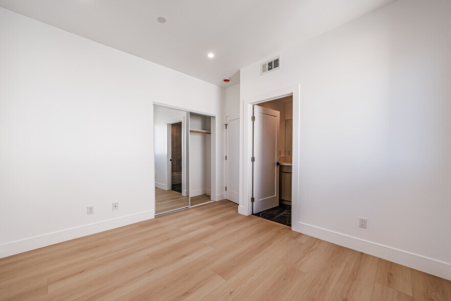 More Photos Of 5209 W 20th St, Los Angeles Multifamily For Sale