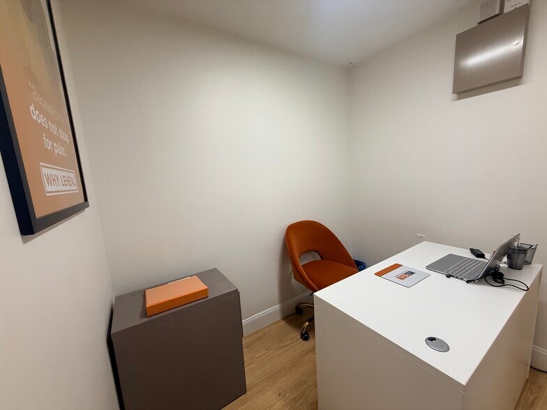 More Photos Of 156 Whitaker Rd, Lutz Medical For Lease