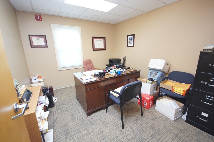 More Photos Of 16 Asylum St, Milford Medical For Lease