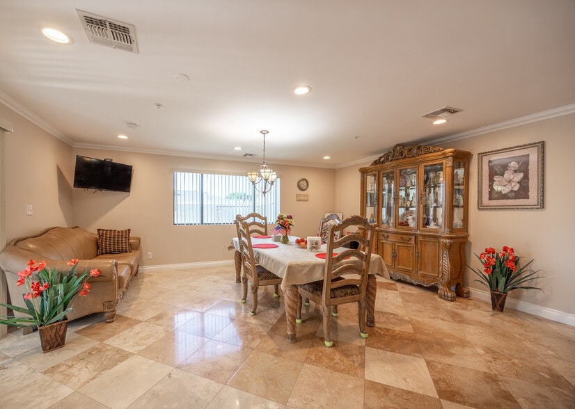 More Photos Of XXXXW Assisted Living Dr., Phoenix Assisted Living For Sale