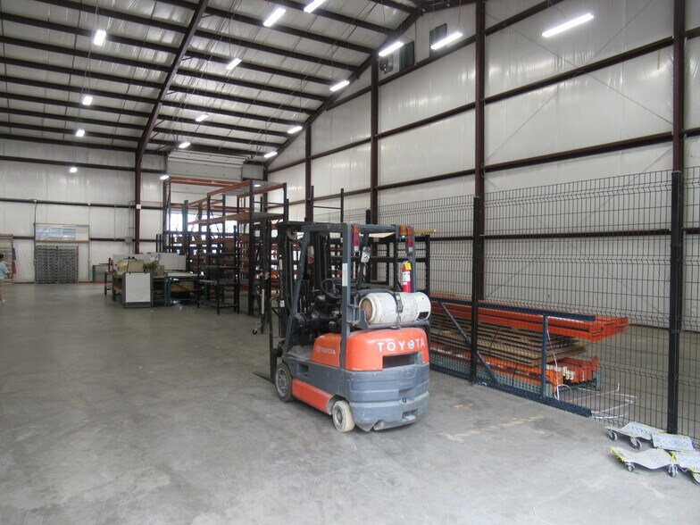 More Photos Of 21061 Gene Campbell Blvd, New Caney Warehouse For Lease