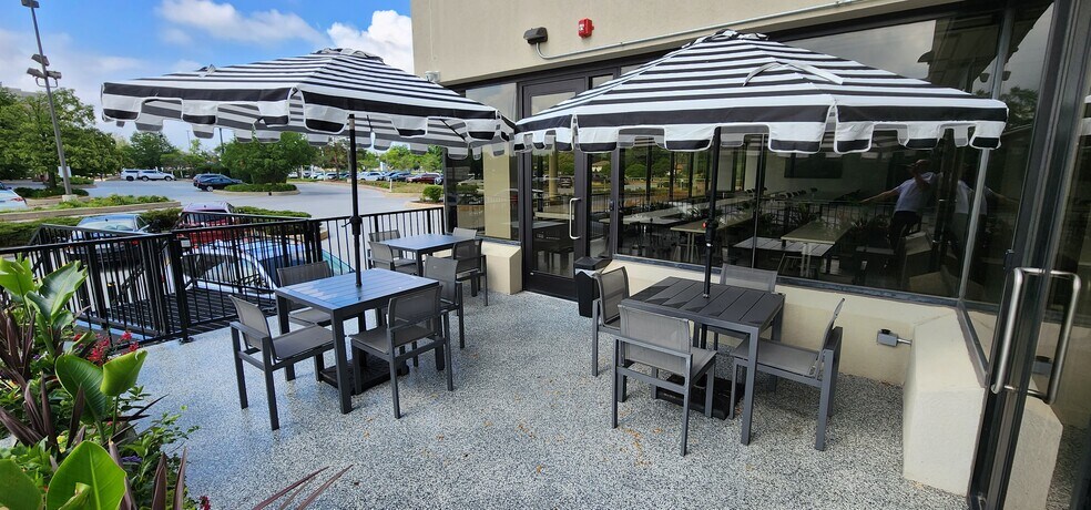 More Photos Of 1801 S Meyers Rd, Oakbrook Terrace Office For Sale