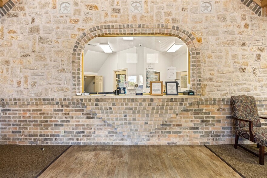 More Photos Of 1305 Paluxy Rd, Granbury Medical For Sale