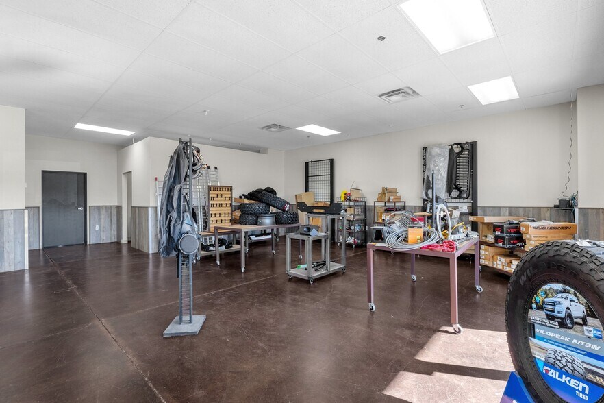 More Photos Of 17212 E Shea Blvd, Fountain Hills Storefront For Sale