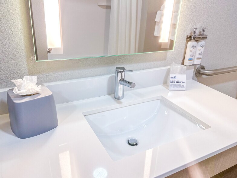 More Photos Of 601 N Sonoma Trl, Ennis Hotel For Sale