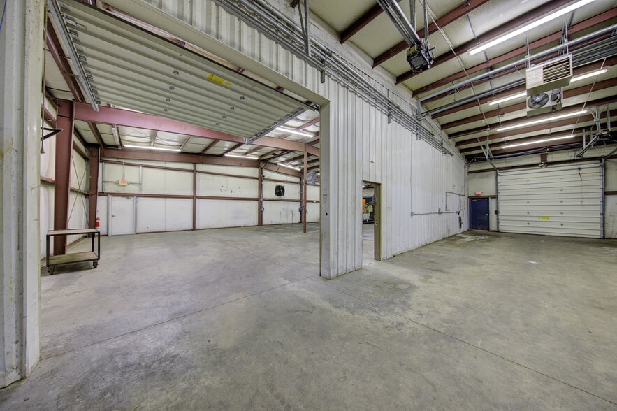 More Photos Of 180 Ushers Rd, Round Lake Warehouse For Sale