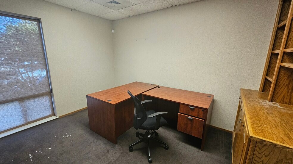 More Photos Of 301 S Ham Ln, Lodi Office For Lease