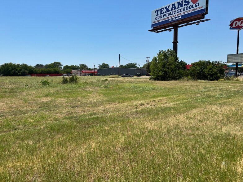 More Photos Of SWC Interstate Highway 35E & East Crestview Drive, Lacy-Lakeview Land For Sale