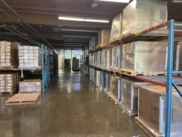 More Photos Of 1 Riverside Way, Wilton Warehouse For Lease