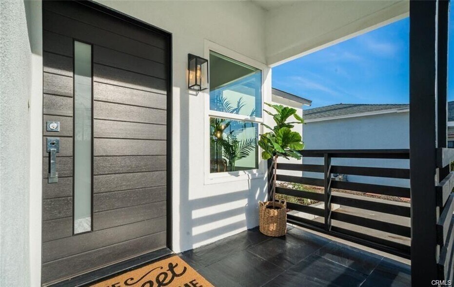 More Photos Of 1484 N Clybourn Ave, Burbank Apartments For Sale