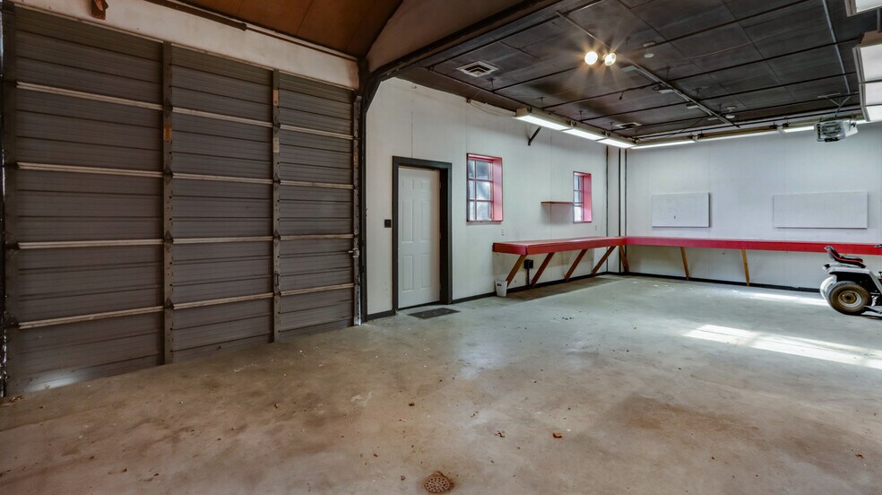 More Photos Of 119 Meadow Hill Dr, Menomonie Auto Repair For Sale