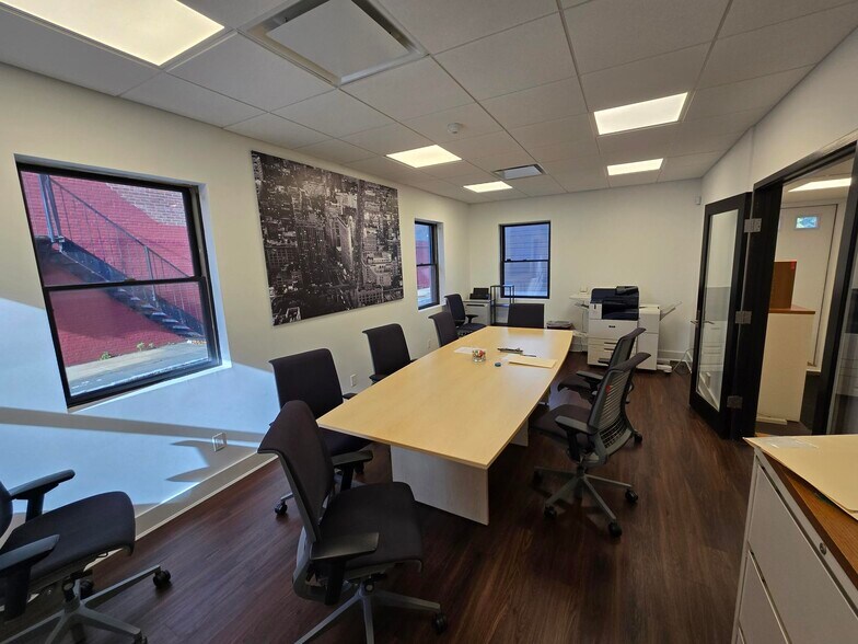 More Photos Of 19 Orchard St, Manhasset Office For Lease