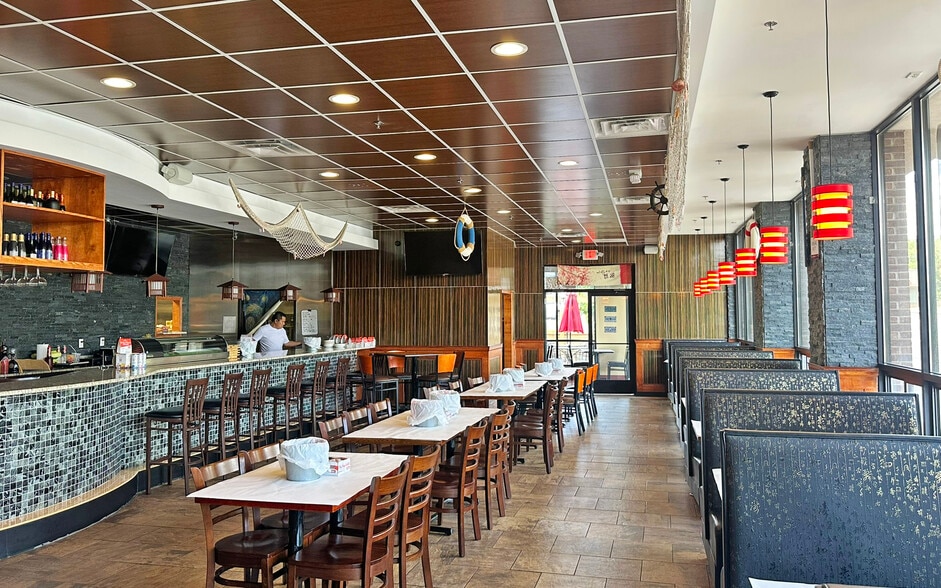 More Photos Of 32821 Grand River Ave, Farmington Hills Restaurant For Sale