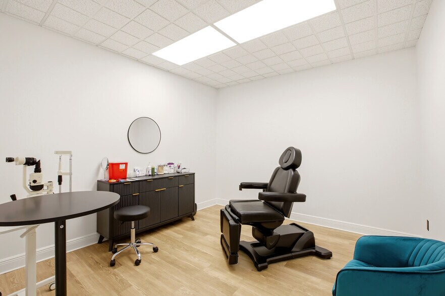 More Photos Of 5266 Office Park Blvd, Bradenton Medical For Lease