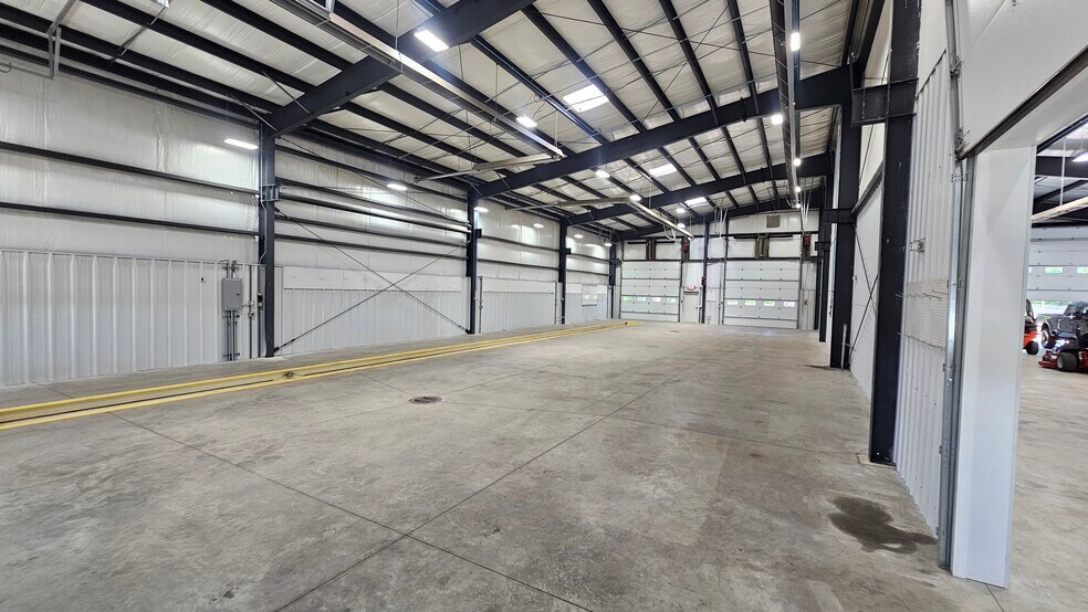 More Photos Of 1347 W Britton Rd, Morrice Truck Terminal For Sale