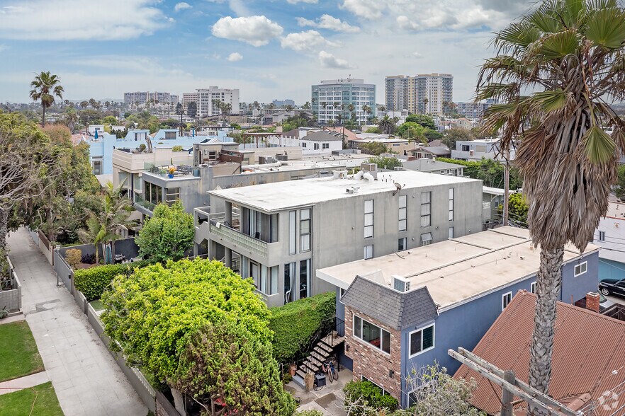 More Photos Of 22 28th Ave, Venice Apartments For Sale