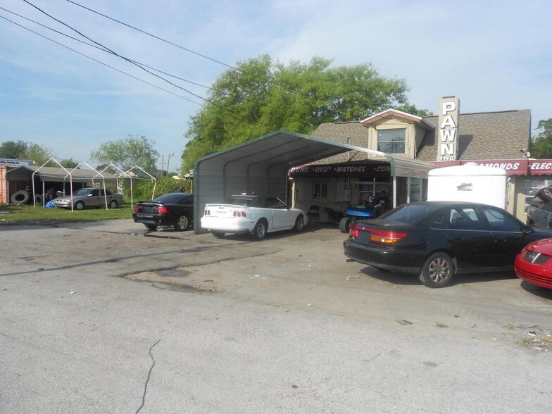More Photos Of 2005 Aurora Rd, Melbourne Auto Dealership For Lease