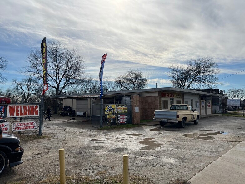 More Photos Of 430 N General McMullen Dr, San Antonio Auto Repair For Sale