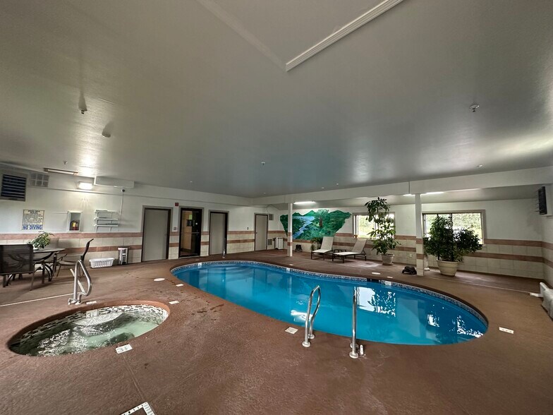 More Photos Of 1011 Rio Grande Ave, Gunnison Hotel For Sale