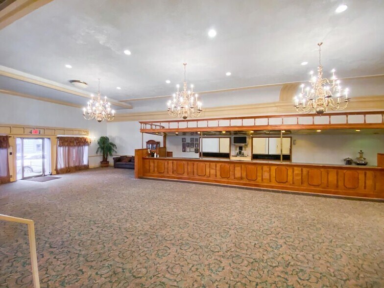 More Photos Of 108 109 N 3rd st, Leesville Sports And Entertainment For Sale
