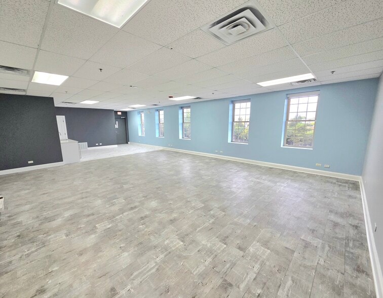 More Photos Of 2111-2115 Chestnut Ave, Glenview Office For Sale