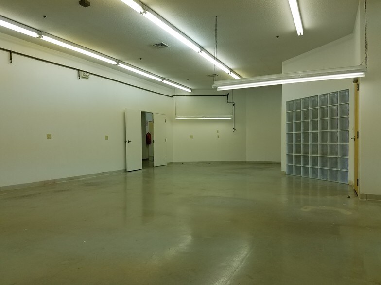 More Photos Of 400 Chapel Rd, South Windsor Light Manufacturing For Sale