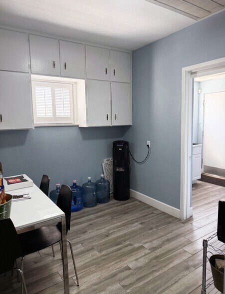 More Photos Of 818 E Charleston Blvd, Las Vegas Office For Sale