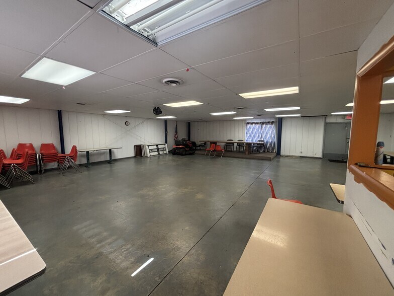 More Photos Of 60 Commerce Park Dr, Dayton Flex For Sale