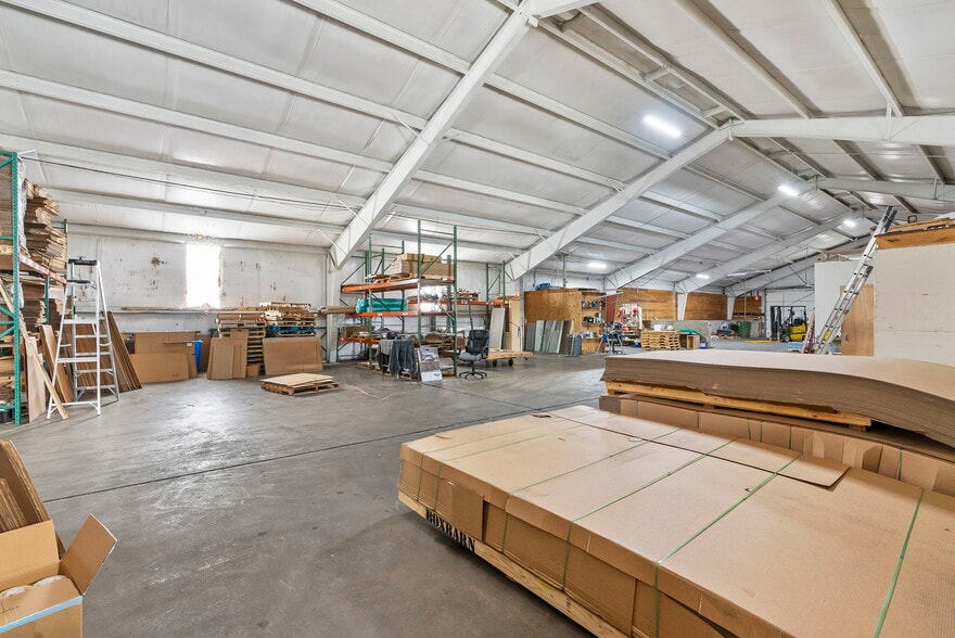 More Photos Of 721 N 2nd St, Rogers General Retail For Lease