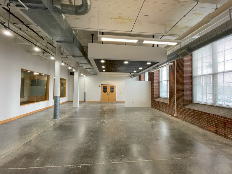 More Photos Of 10 Water St, Waterville Apartments For Lease