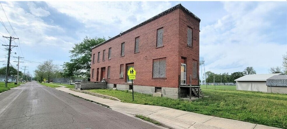 More Photos Of 512 Monroe st, Iola Loft Creative Space For Sale