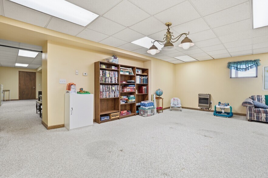 More Photos Of 120 Milford Hill Ln, Milford Flex For Sale
