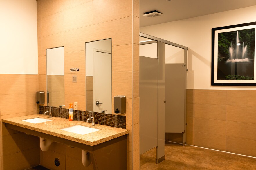 More Photos Of 220 S Church St, Lodi Freestanding For Lease