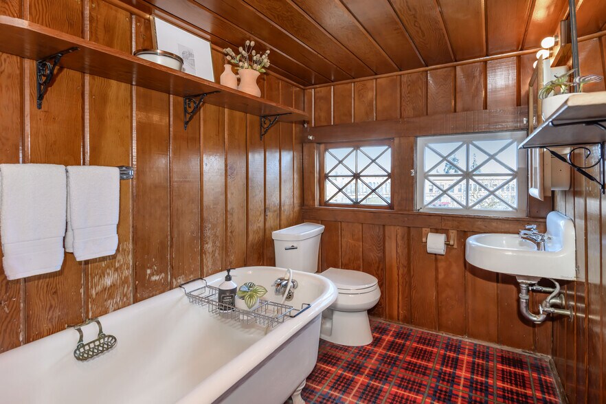 More Photos Of 8 Keller St, Petaluma Office Residential For Sale