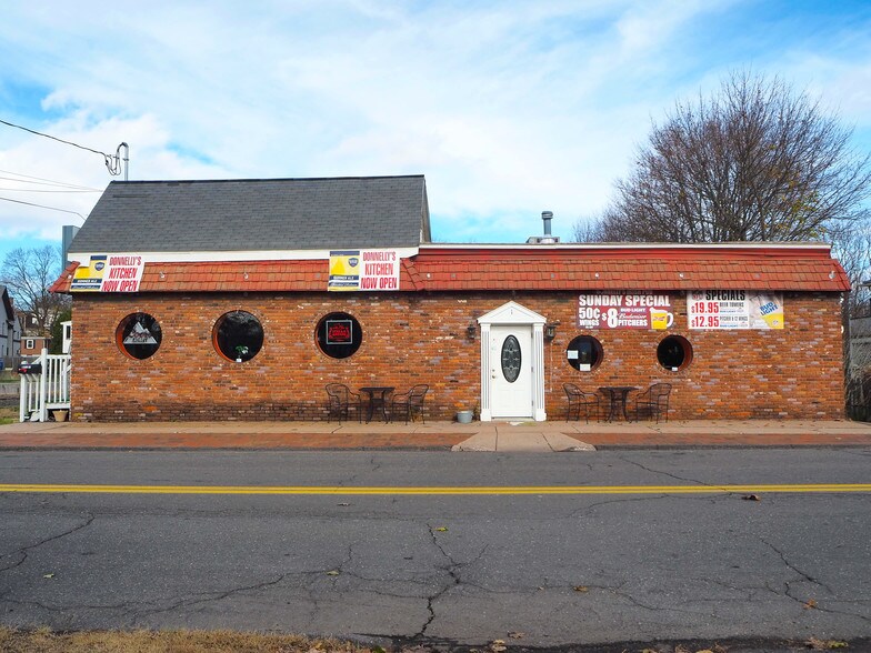 More Photos Of 1 Wall St, Cromwell Restaurant For Sale