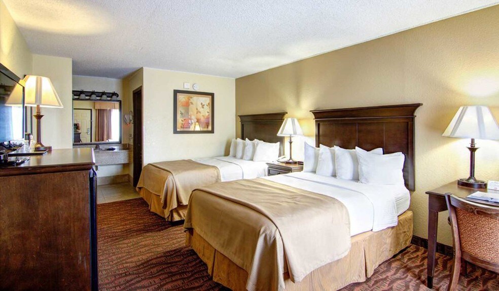 More Photos Of 3215 W 76 Country Blvd, Branson Hotel For Sale