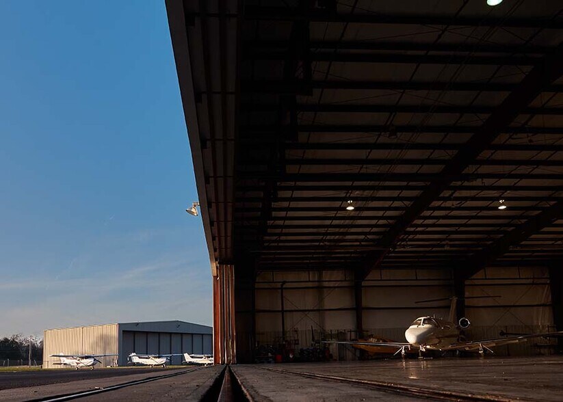 More Photos Of 276 Doug Warpoole Rd, Smyrna Airplane Hangar For Sale