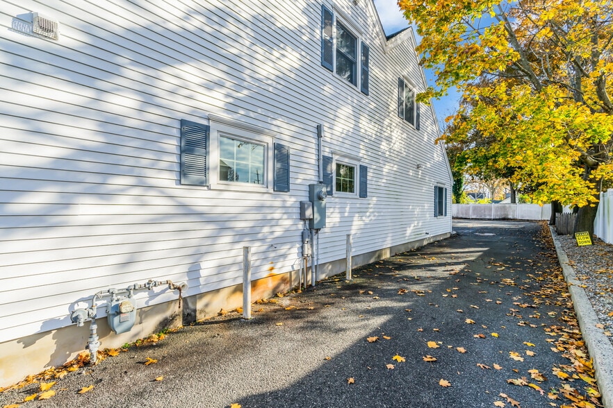 More Photos Of 613 Warren Ave, Spring Lake Office For Sale