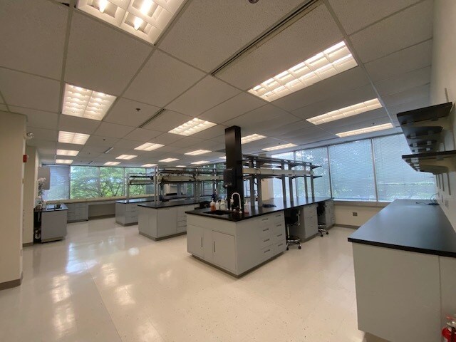 More Photos Of 910 Clopper Rd, Gaithersburg Research And Development For Lease