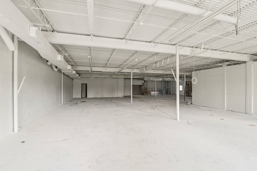 More Photos Of 8717 W Judge Perez Dr, Chalmette Office For Sale