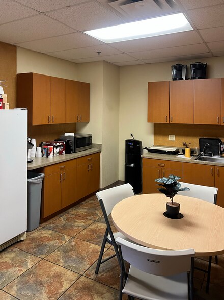 More Photos Of 3838 E Grove St, Phoenix Warehouse For Lease