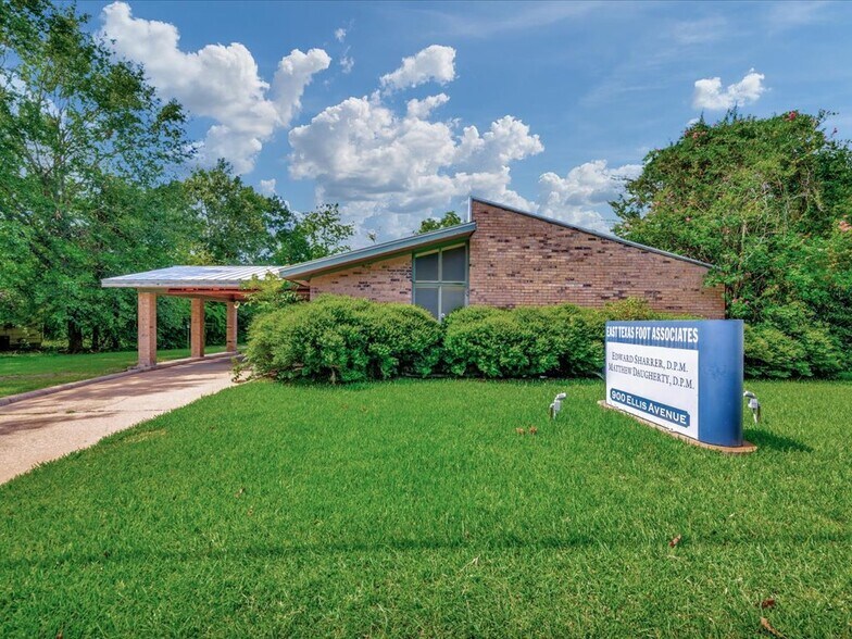 Primary Photo Of 900 Ellis Ave, Lufkin General Retail For Sale