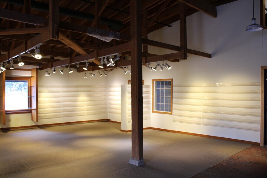 More Photos Of 310-340 Water St, Excelsior Freestanding For Lease