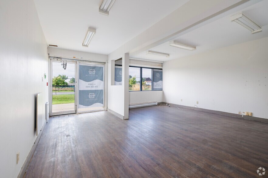 More Photos Of 4800 Boul Kimber, Longueuil Warehouse For Lease
