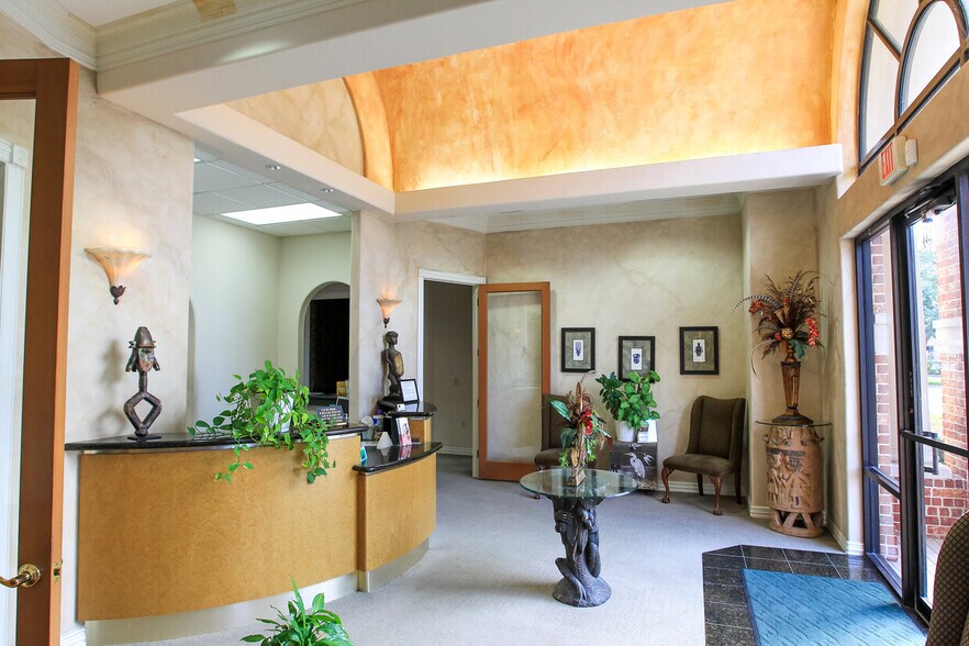 More Photos Of 4501 Sweetwater Blvd, Sugar Land Medical For Lease