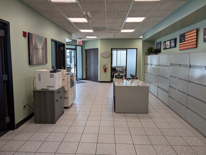 More Photos Of 16500 Vincennes Ave, South Holland Warehouse For Sale